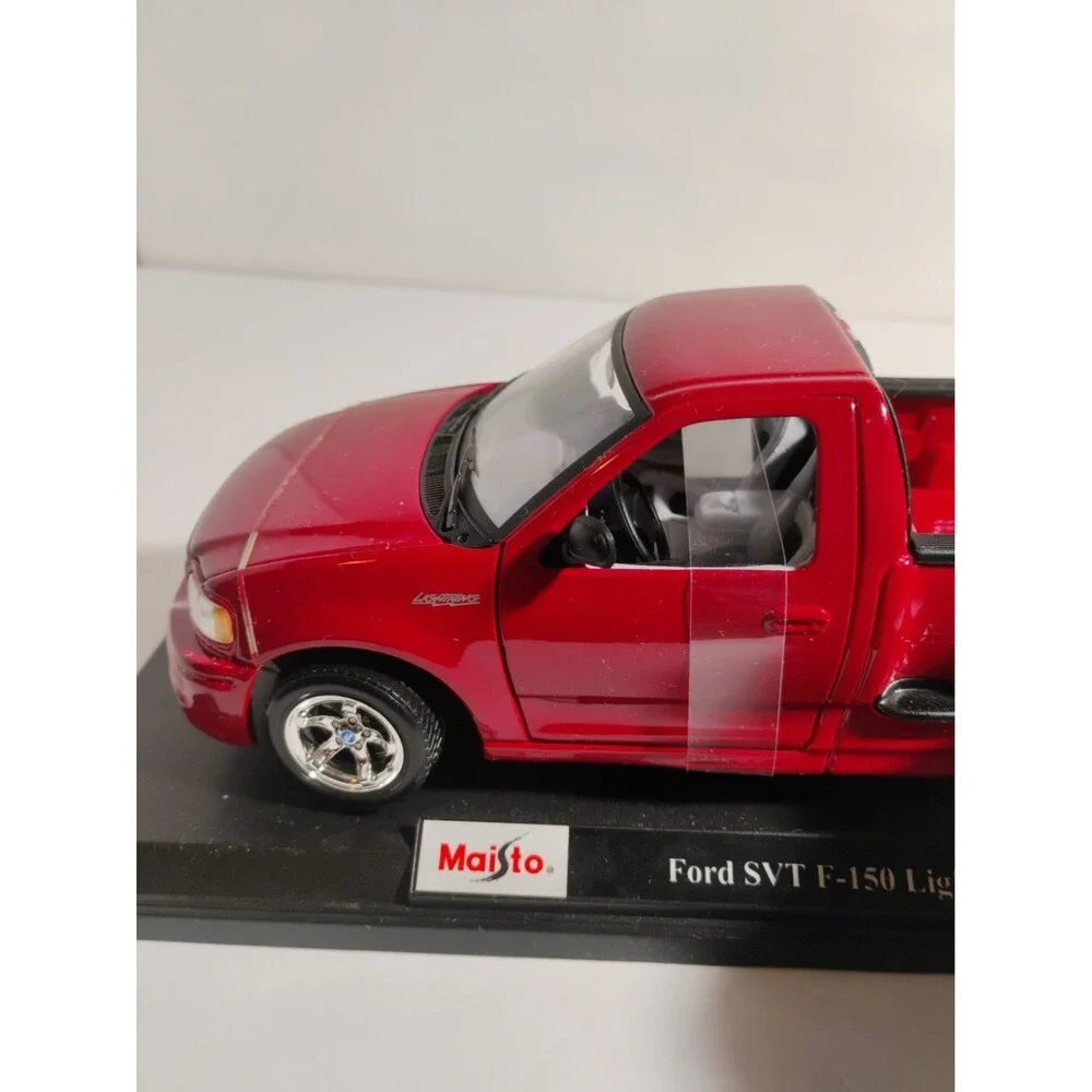 BURAGO GOLD Coll. 1999 Ford F-150 SVT LIGHTNING 1/21 Diecast Pickup Red